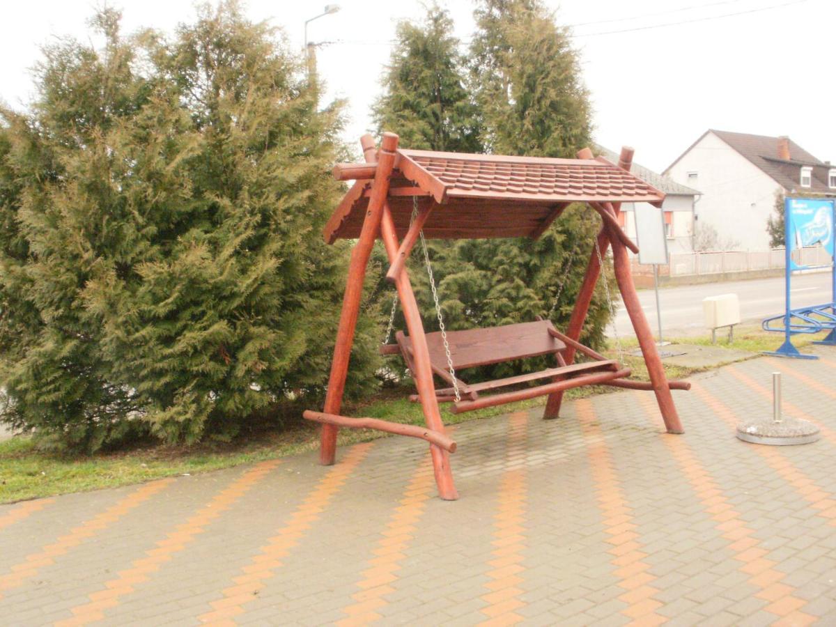 Hangulat Szallo Zalaszentbalazs 外观 照片